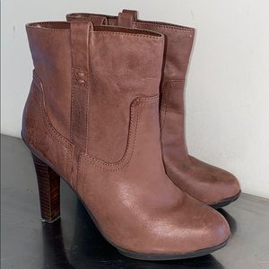 Kenneth Cole Reaction Page-Me Brown Heeled Booties